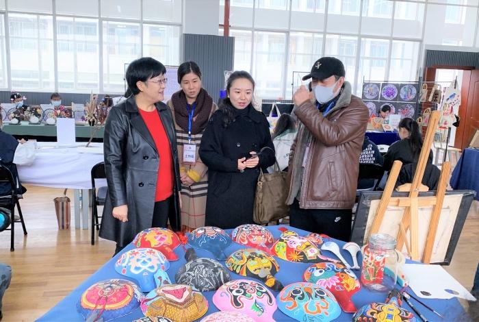 弘扬民族技艺成果 促进职业教育发展:昆明市举行中职学校民族技艺比赛